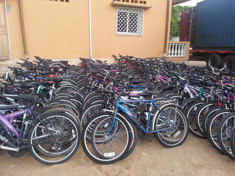 Malagasy health workers on their bikes thanks to DHL
